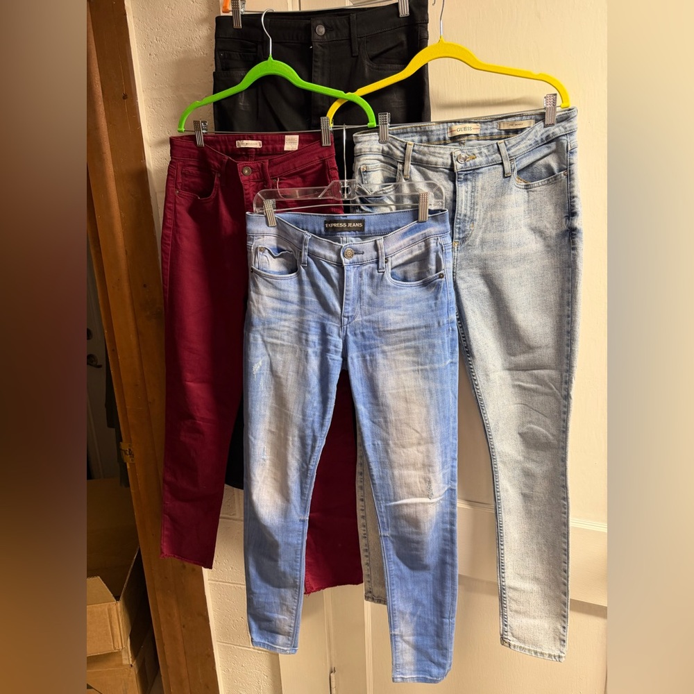Lot of 3 jeans. Guess, Express, Tommy Hilfiger.